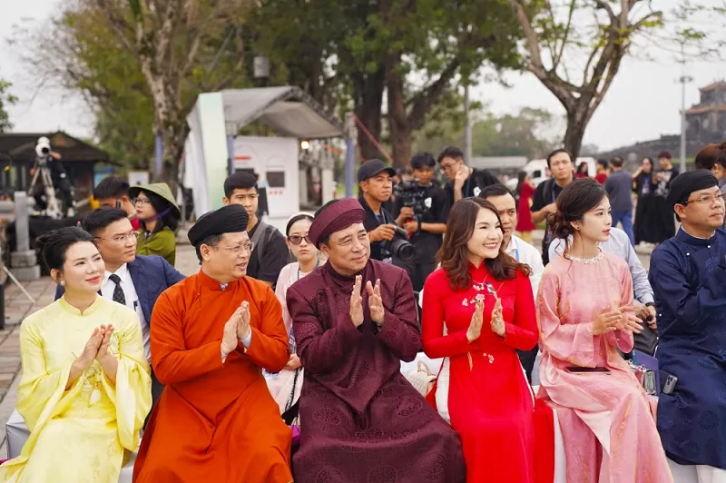 Trình diễn thời trang Hello Cosmo From Vietnam khởi động Hoa hậu Hoàn vũ 2025