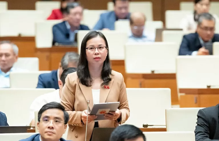 Đại biểu Quốc hội băn khoăn về nghịch lý miễn học phí nhưng tổng kinh phí giáo dục của mỗi gia đình lại tăng
