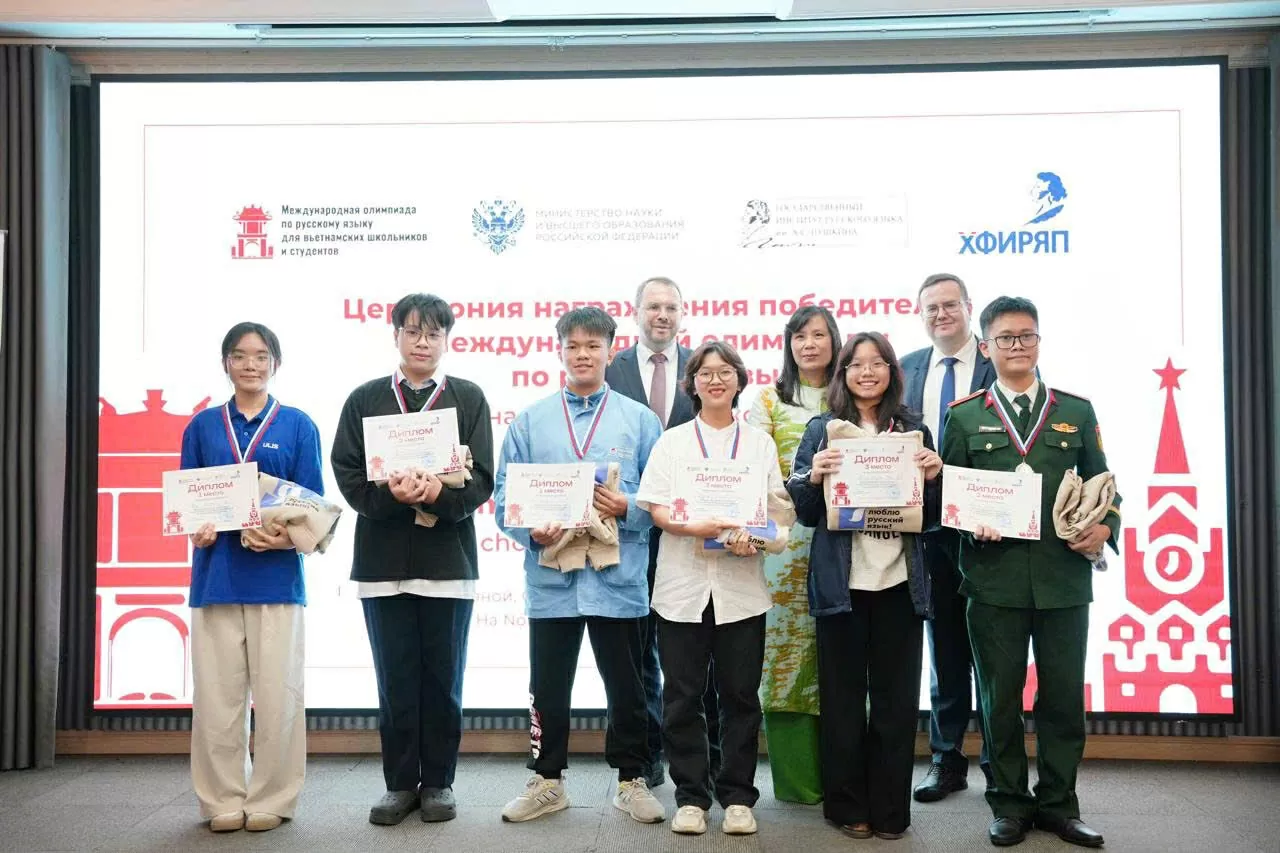 Lễ trao giải cuộc thi Olympic quốc tế tiếng Nga lần thứ III tại Hà Nội