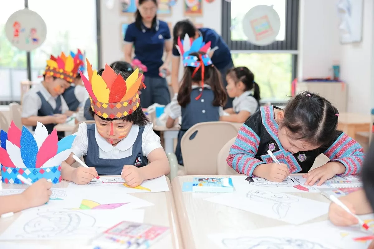 Các bạn nhỏ cùng nhau tham gia các hoạt động tại sự kiện.