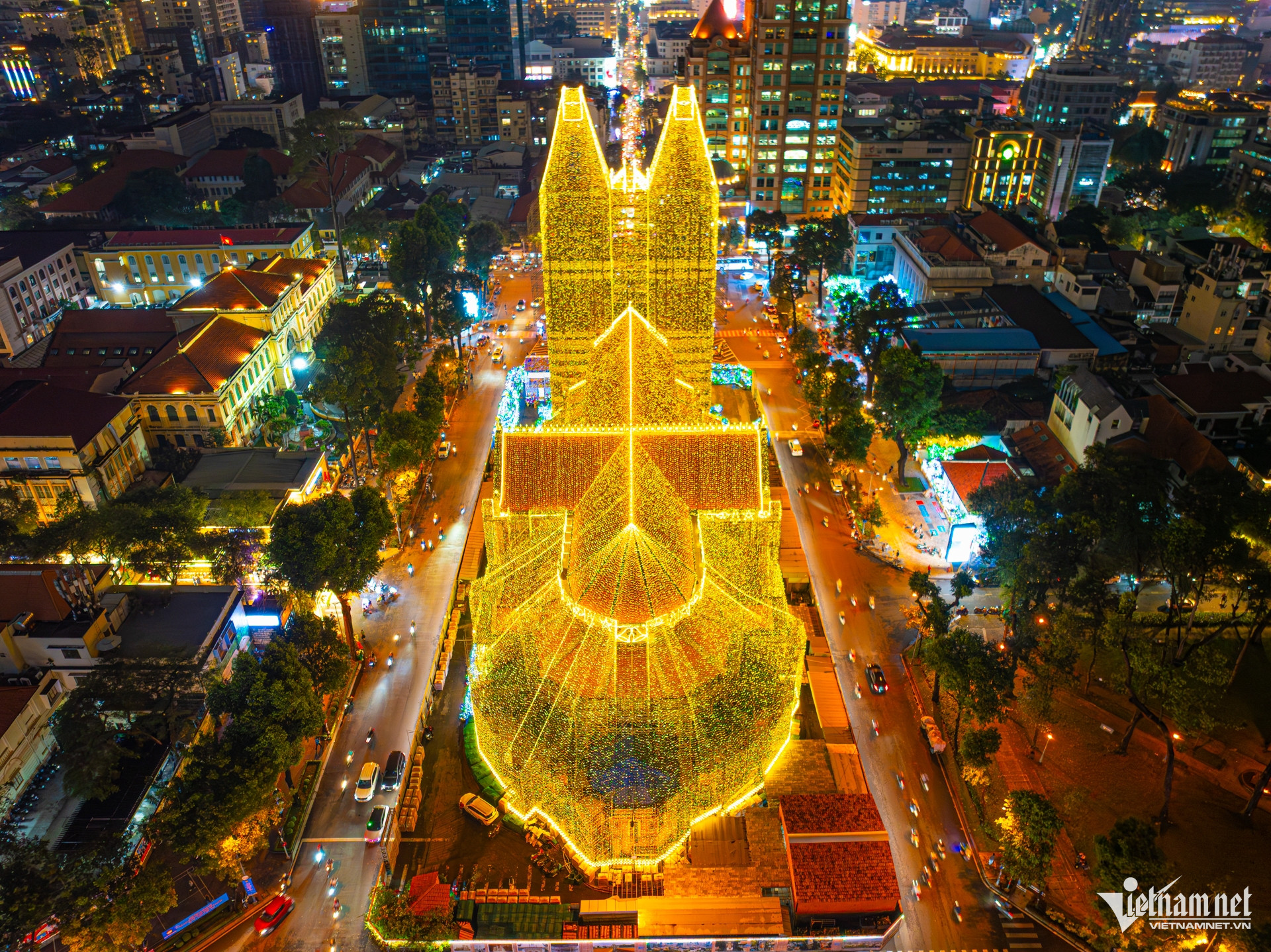 Nhà thờ Đức Bà rực rỡ đón Giáng sinh, thu hút du khách check-in W-nhà thờ lớn 19.jpg