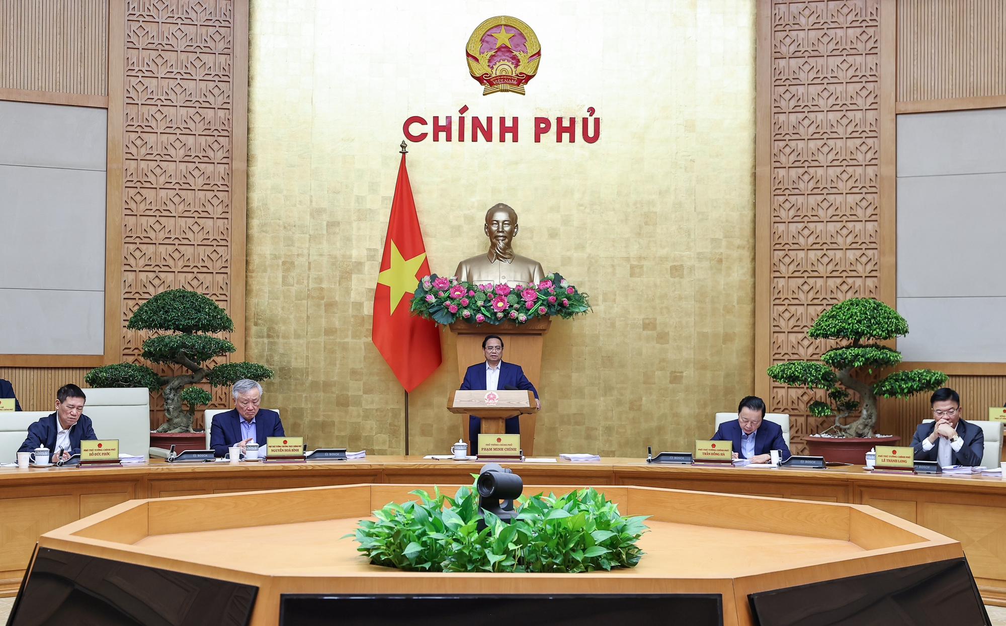 Thủ tướng: Phải bảo đảm 'mọi người đều có nhà, mọi gia đình đều có Tết'- Ảnh 2.