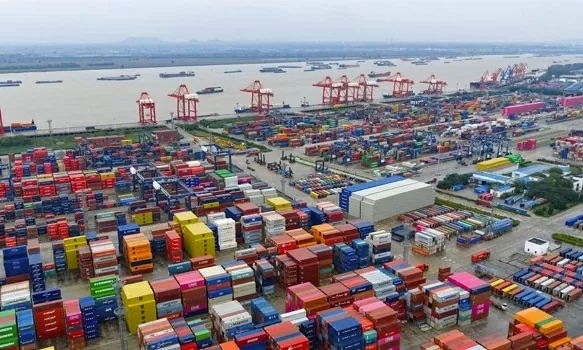 Bên trong cảng Nam Kinh ở tỉnh Giang Tô, miền Đông Trung Quốc. (Nguồn: THX)