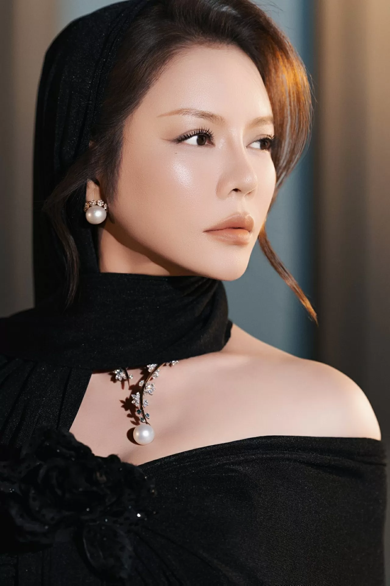 Diễn viên Lý Nhã Kỳ cuốn hút, gợi cảm bên ca sĩ Đàm Vĩnh Hưng