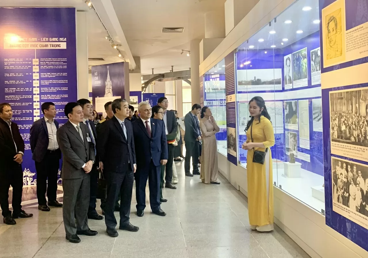 Theo dấu chân Chủ tịch Hồ Chí Minh trên quê hương Cách mạng tháng Mười