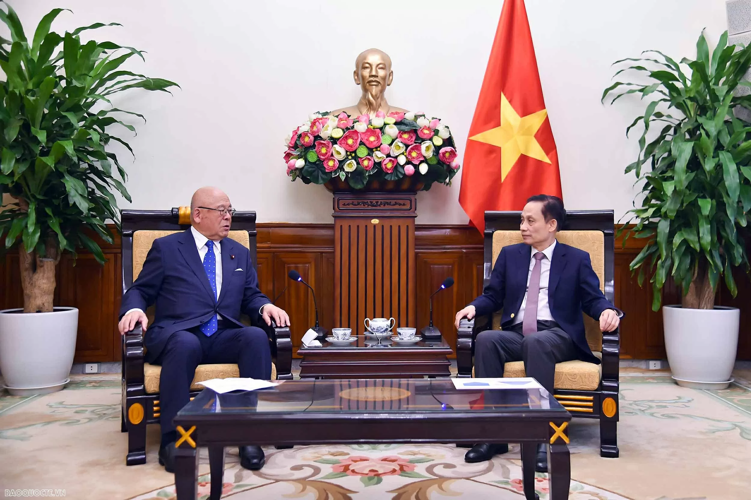 Bộ trưởng Ngoại giao Lê Hoài Trung tiếp Cố vấn đặc biệt Liên minh nghị sĩ hữu nghị Nhật-Việt