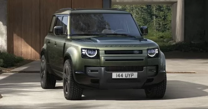 Land Rover Việt Nam vừa xác nhận rằng Defender facelift sẽ chính thức ra mắt vào ngày 20/12. 