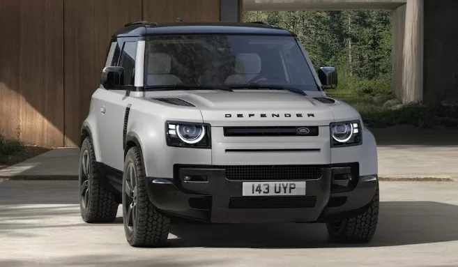 Thiết kế tổng thể của Defender facelift vẫn giữ kiểu dáng vuông vức quen thuộc.