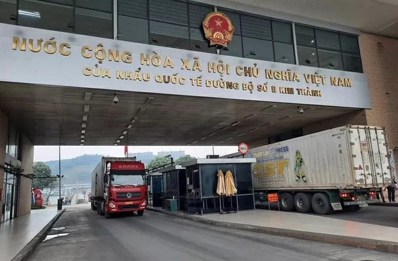 Hoạt động xuất nhập khẩu qua cửa khẩu quốc tế đường bộ số II Kim Thành (Lào Cai). (Nguồn: VGP) Hoạt động xuất nhập khẩu qua cửa khẩu quốc tế đường bộ số II Kim Thành (Lào Cai). (Nguồn: VGP)