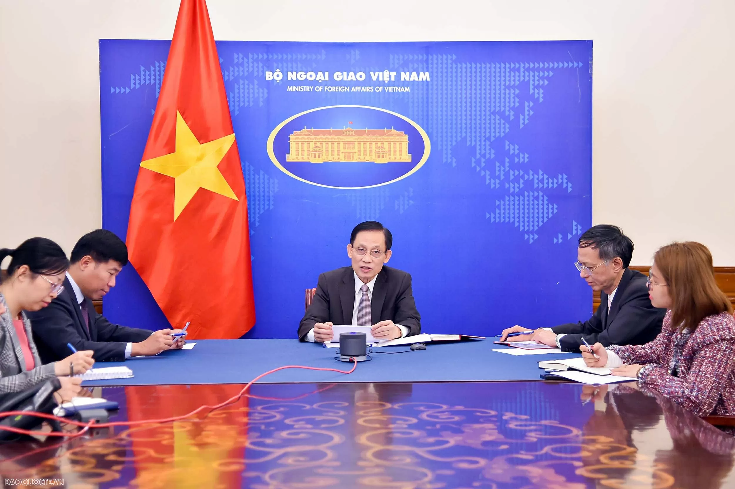 Bộ trưởng Ngoại giao Lê Hoài Trung điện đàm với người đồng nhiệm Malaysia