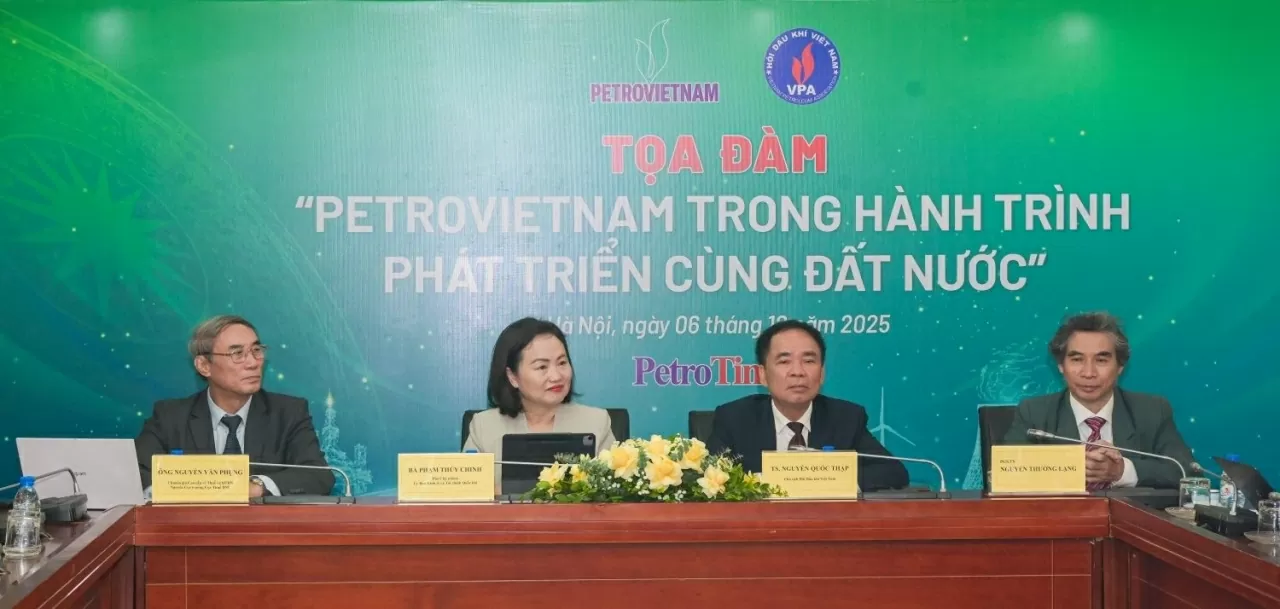 Các chuyên gia, nhà quản lý, khách mời tham dự Tọa đàm
