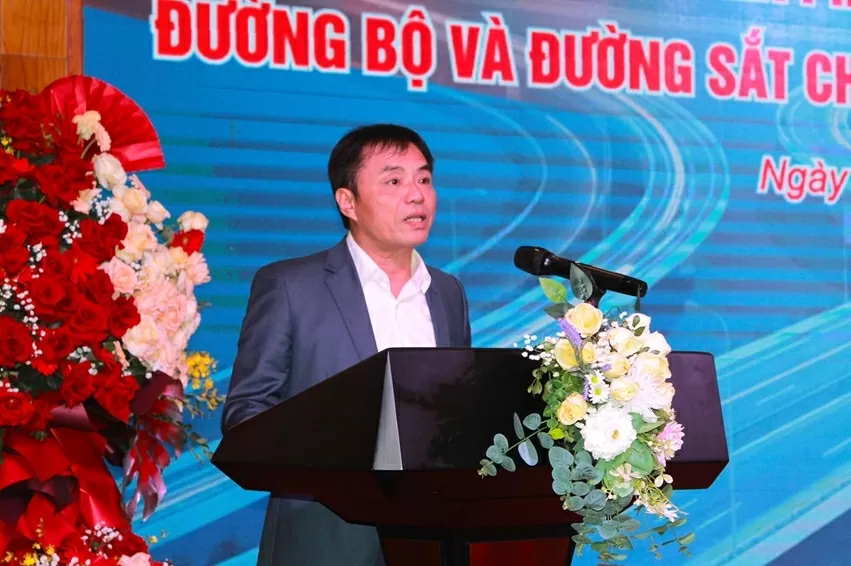 Nâng cao công tác đảm bảo trật tự an toàn giao thông lĩnh vực đường bộ và đường sắt