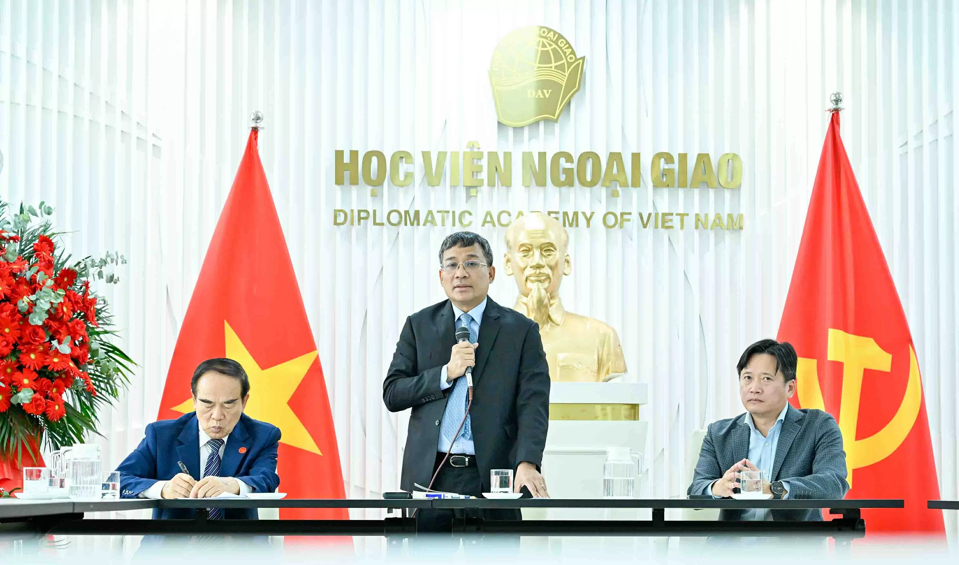 Chuyện đi sứ thời hội nhập Chuyện đi sứ thời hội nhập