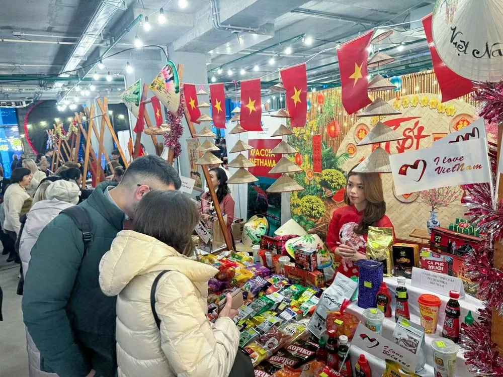 Việt Nam tham gia Hội chợ Giáng sinh từ thiện quốc tế Minsk 2025 Việt Nam tham gia Hội chợ Giáng sinh từ thiện quốc tế Minsk 2025