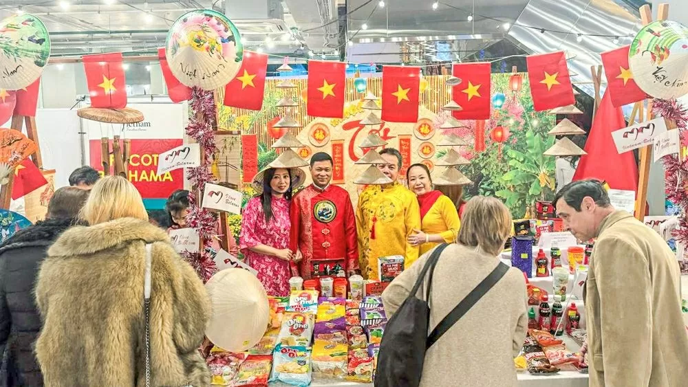 Việt Nam tham gia Hội chợ Giáng sinh từ thiện quốc tế Minsk 2025 Việt Nam tham gia Hội chợ Giáng sinh từ thiện quốc tế Minsk 2025