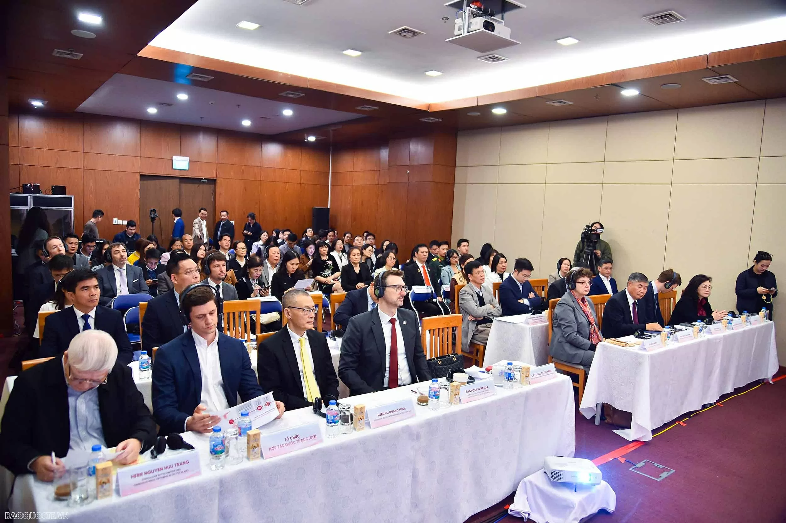 Tọa đàm kỷ niệm 50 năm thiết lập quan hệ ngoại giao Việt Nam - Đức Tọa đàm kỷ niệm 50 năm thiết lập quan hệ ngoại giao Việt Nam-Đức