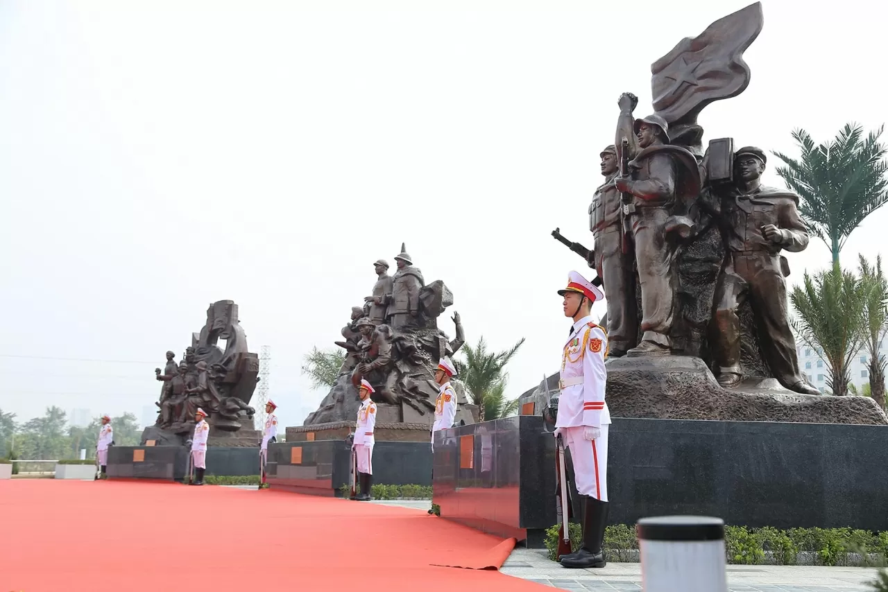 Khánh thành Khu biểu tượng tình đoàn kết, hữu nghị quốc tế tại Bảo tàng Lịch sử quân sự Việt Nam Khánh thành Khu biểu tượng tình đoàn kết, hữu nghị quốc tế tại Bảo tàng Lịch sử quân sự Việt Nam