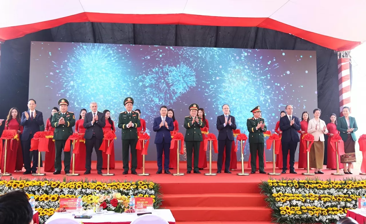Khánh thành Khu biểu tượng tình đoàn kết, hữu nghị quốc tế tại Bảo tàng Lịch sử quân sự Việt Nam Khánh thành Khu biểu tượng tình đoàn kết, hữu nghị quốc tế tại Bảo tàng Lịch sử quân sự Việt Nam