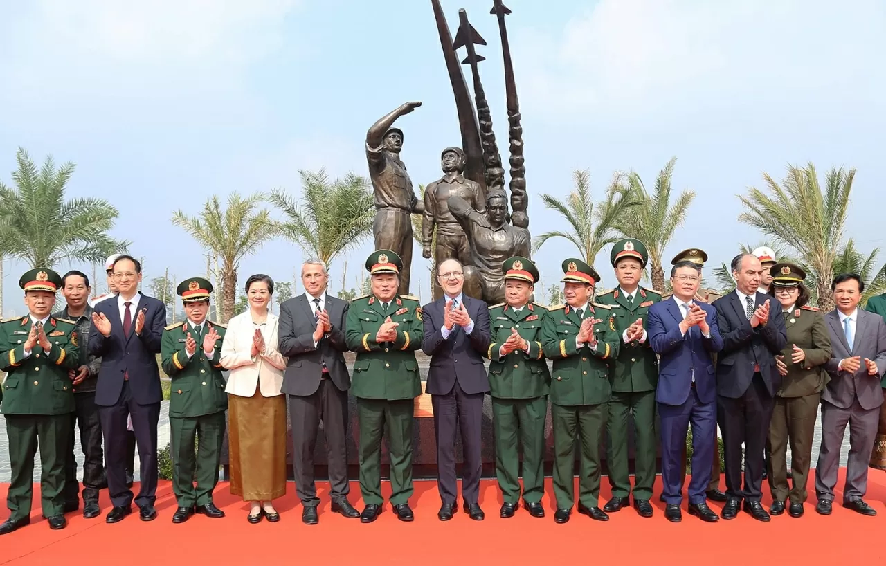 Khánh thành Khu biểu tượng tình đoàn kết, hữu nghị quốc tế tại Bảo tàng Lịch sử quân sự Việt Nam Khánh thành Khu biểu tượng tình đoàn kết, hữu nghị quốc tế tại Bảo tàng Lịch sử quân sự Việt Nam