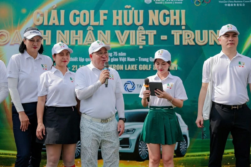 Khi những cú swing kết nối cộng đồng doanh nhân Việt – Trung Khi những cú swing kết nối cộng đồng doanh nhân Việt – Trung