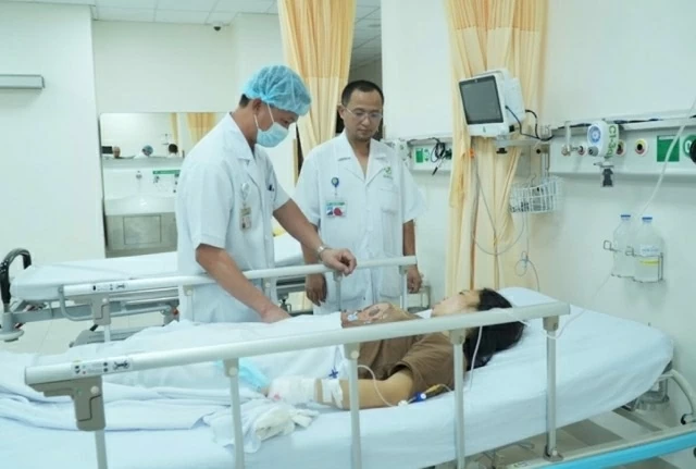 Chuyến bay sinh tử giữa trùng khơi: Cấp cứu đường không đưa hai bệnh nhân nguy kịch từ Trường Sa về đất liền