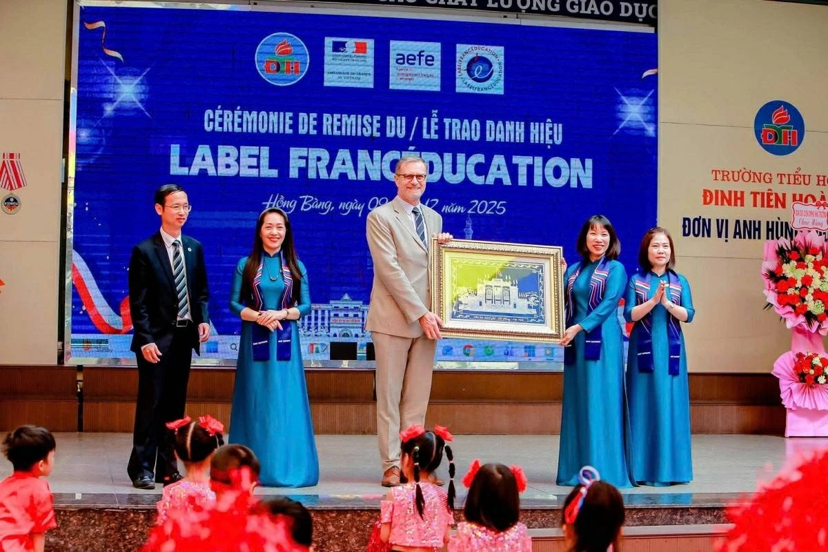 Trường Tiểu học Đinh Tiên Hoàng: Hơn nửa thế kỷ bền bỉ gieo chữ, lặng thầm dựng xây nền tảng tri thức Trường Tiểu học Đinh Tiên Hoàng: Hơn nửa thế kỷ bền bỉ gieo chữ, lặng thầm dựng xây nền tảng tri thức