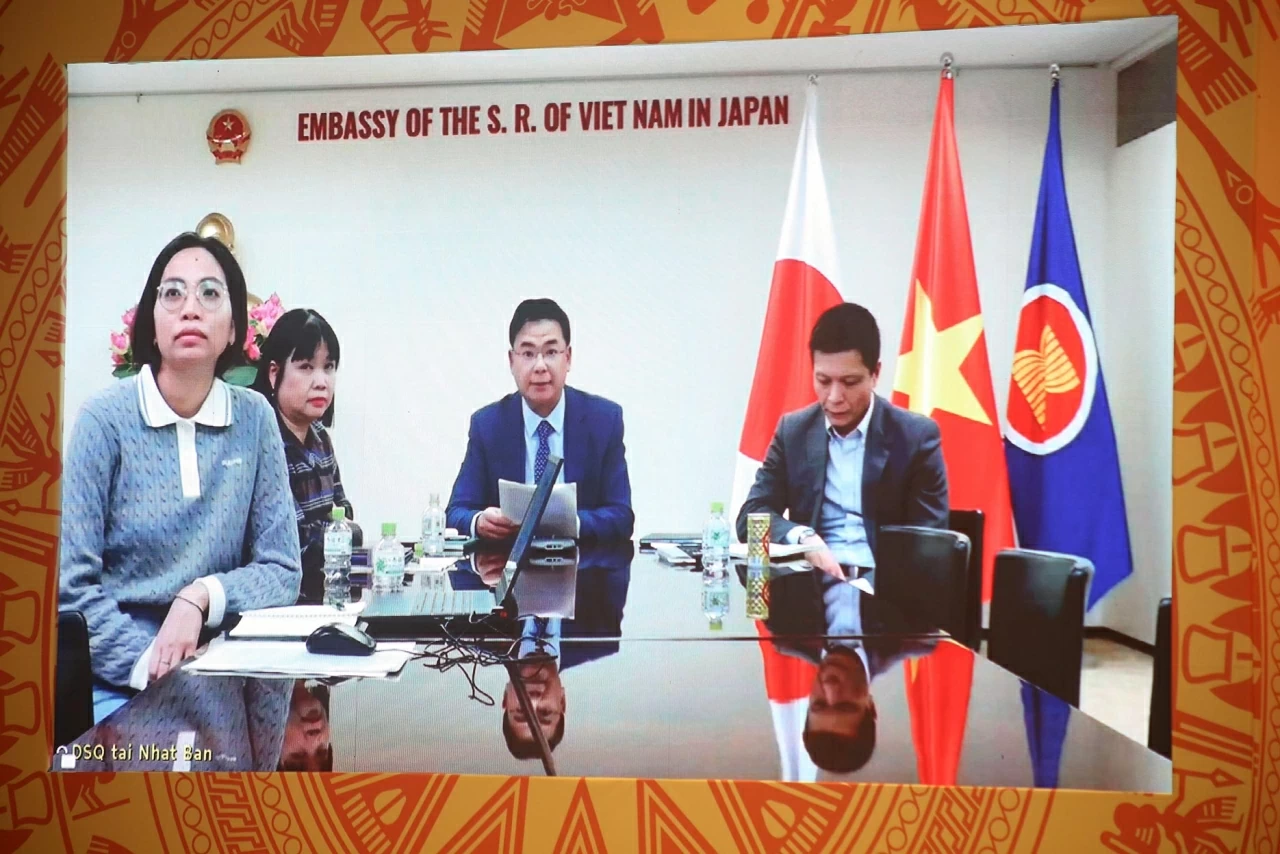 Đại sứ Việt Nam tại Nhật Bản Phạm Quang Hiệu trình bày tham luận tại Hội nghị. (Ảnh: Thành Long)