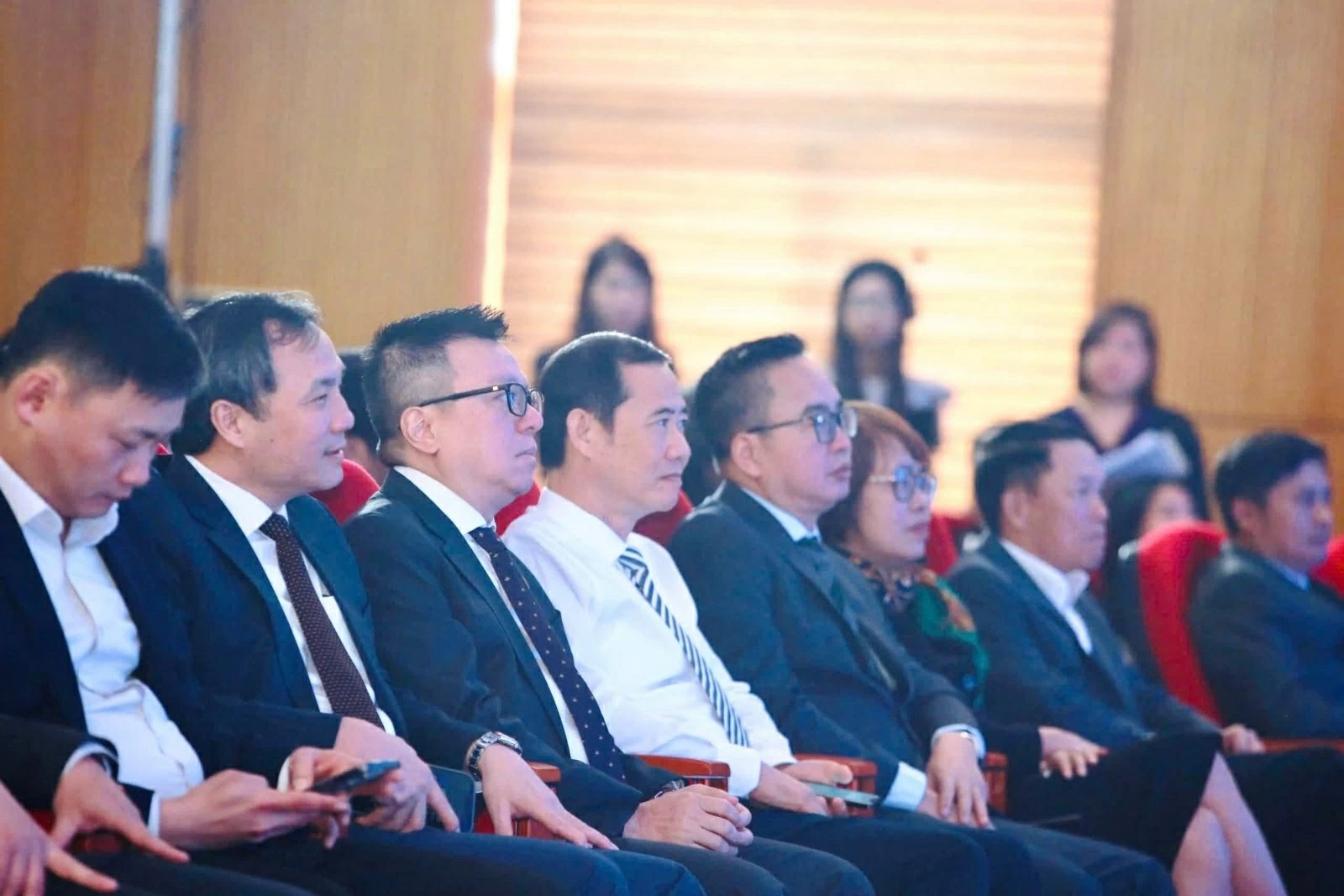 Các đại biểu tham dự Lễ trao giải “Khoảnh khắc Báo chí” 2025.