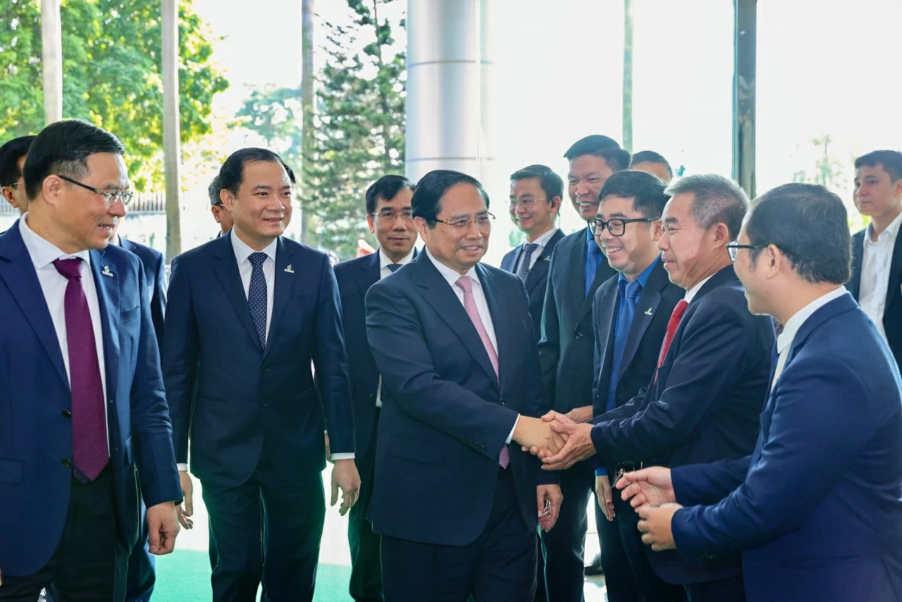 Thủ tướng Phạm Minh Chính tới dự Hội nghị tổng kết hoạt động sản xuất kinh doanh năm 2025, triển khai nhiệm vụ kế hoạch năm 2026 của Petrovietnam. (Ảnh: Nhật bắc) Thủ tướng Phạm Minh Chính tới dự Hội nghị tổng kết hoạt động sản xuất kinh doanh năm 2025, triển khai nhiệm vụ kế hoạch năm 2026 của Petrovietnam. (Ảnh: Nhật bắc)