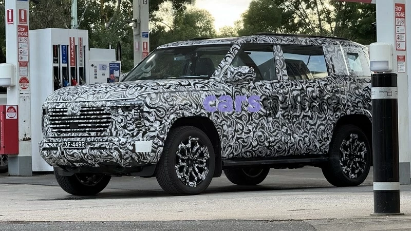 Mitsubishi Pajero 2026 được tái phát triển để đối đầu trực diện Toyota Land Cruiser Prado.