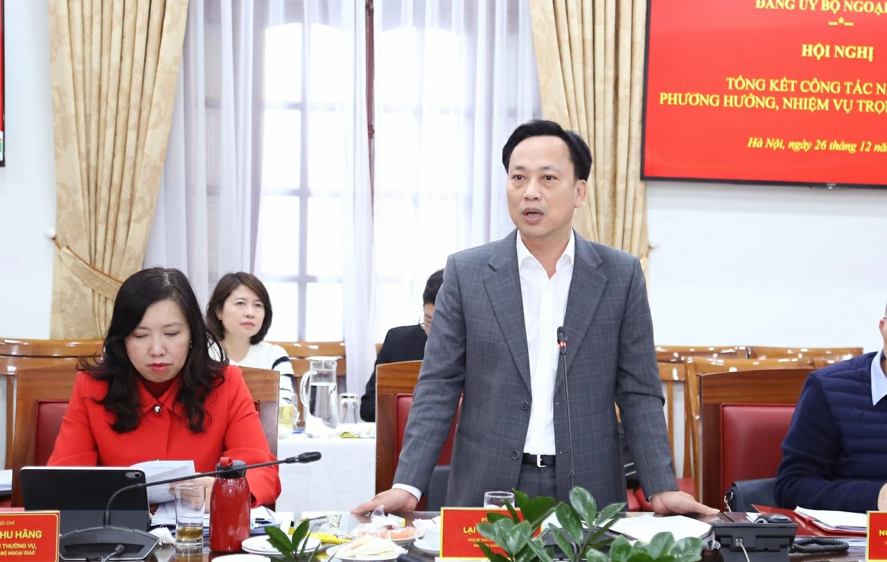 Phó Bí thư chuyên trách Đảng ủy Chính phủ Lại Xuân Lâm phát biểu tại Hội nghị. (Ảnh: Thành Long)