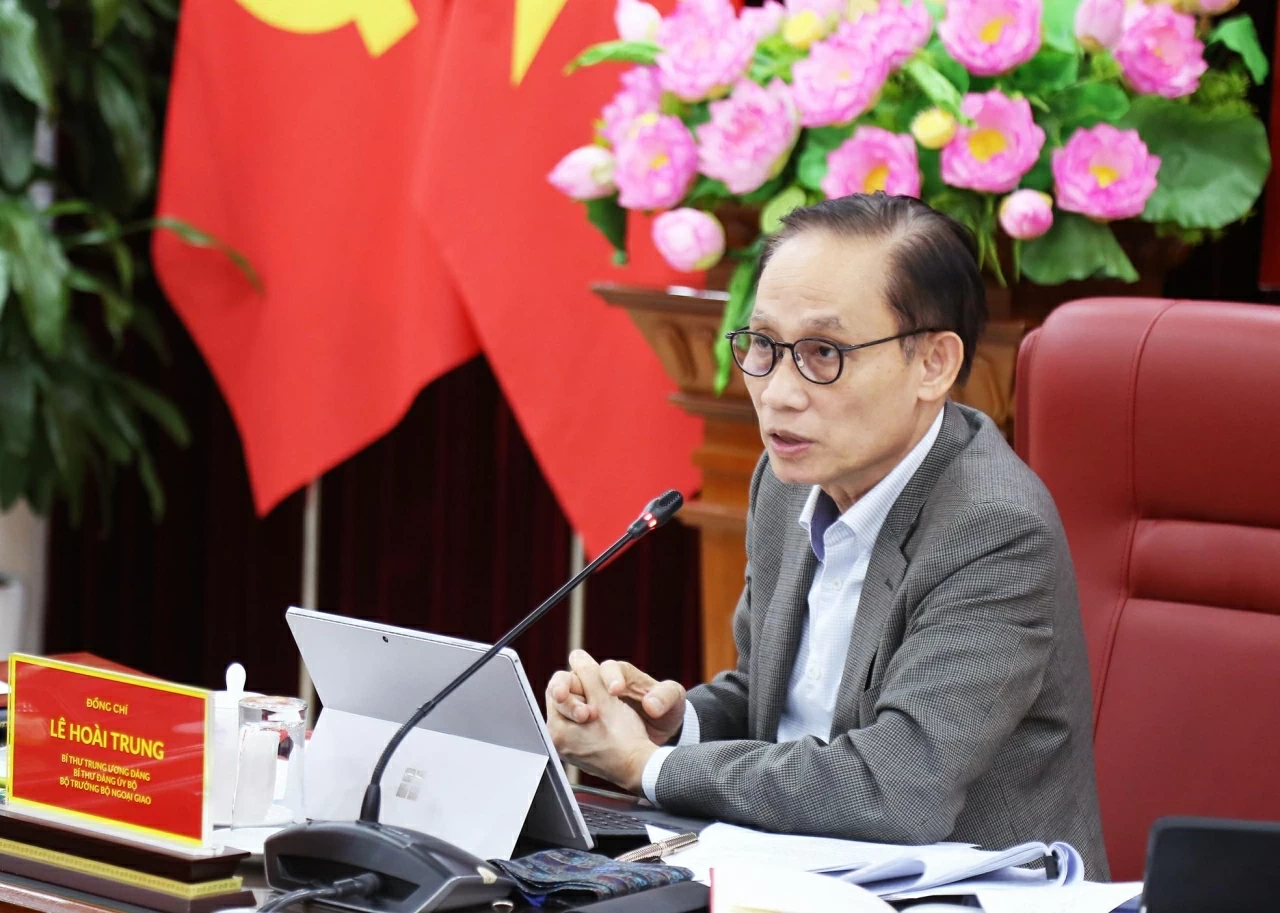 Bí thư Trung ương Đảng, Bí thư Đảng ủy, Bộ trưởng Bộ Ngoại giao Lê Hoài Trung phát biểu kết luận Hội nghị. (Ảnh: Thành Long)