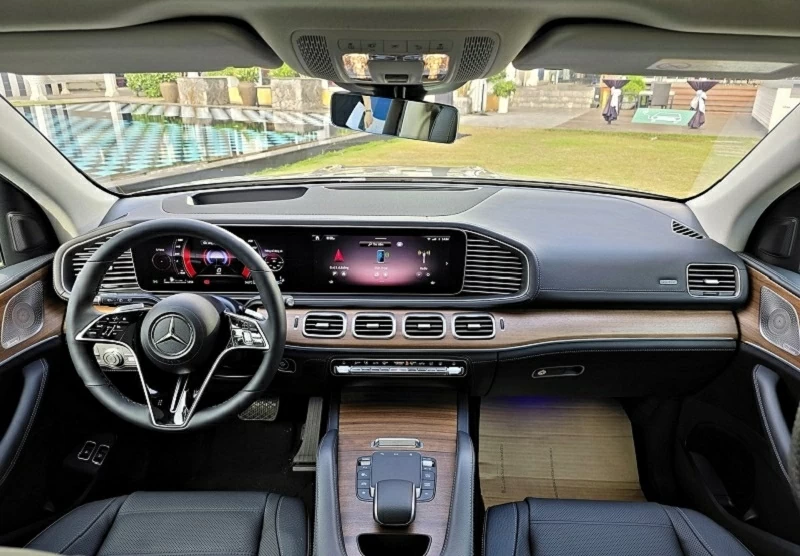 Không gian nội thất là điểm nhấn thể hiện rõ định vị cao cấp của Mercedes-Benz GLE 400e.