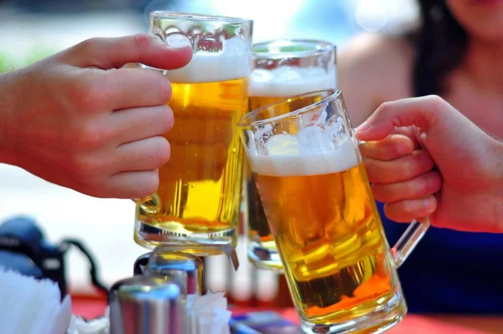 Kỳ nghỉ lễ, người có men gan cao nên tuyệt đối tránh xa 3 loại thức uống này