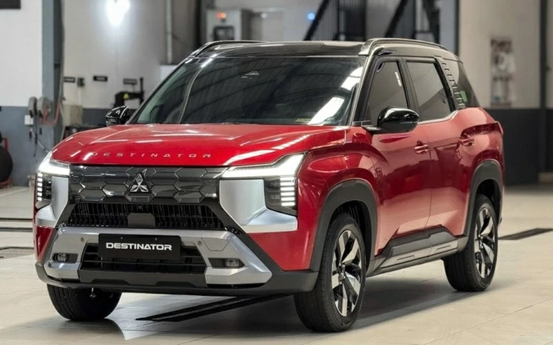 Cả hai phiên bản Mitsubishi Destinator đều được hỗ trợ 35 triệu đồng tiền mặt, đi kèm quà tặng bộ chữ tên xe trị giá khoảng 2 triệu đồng.