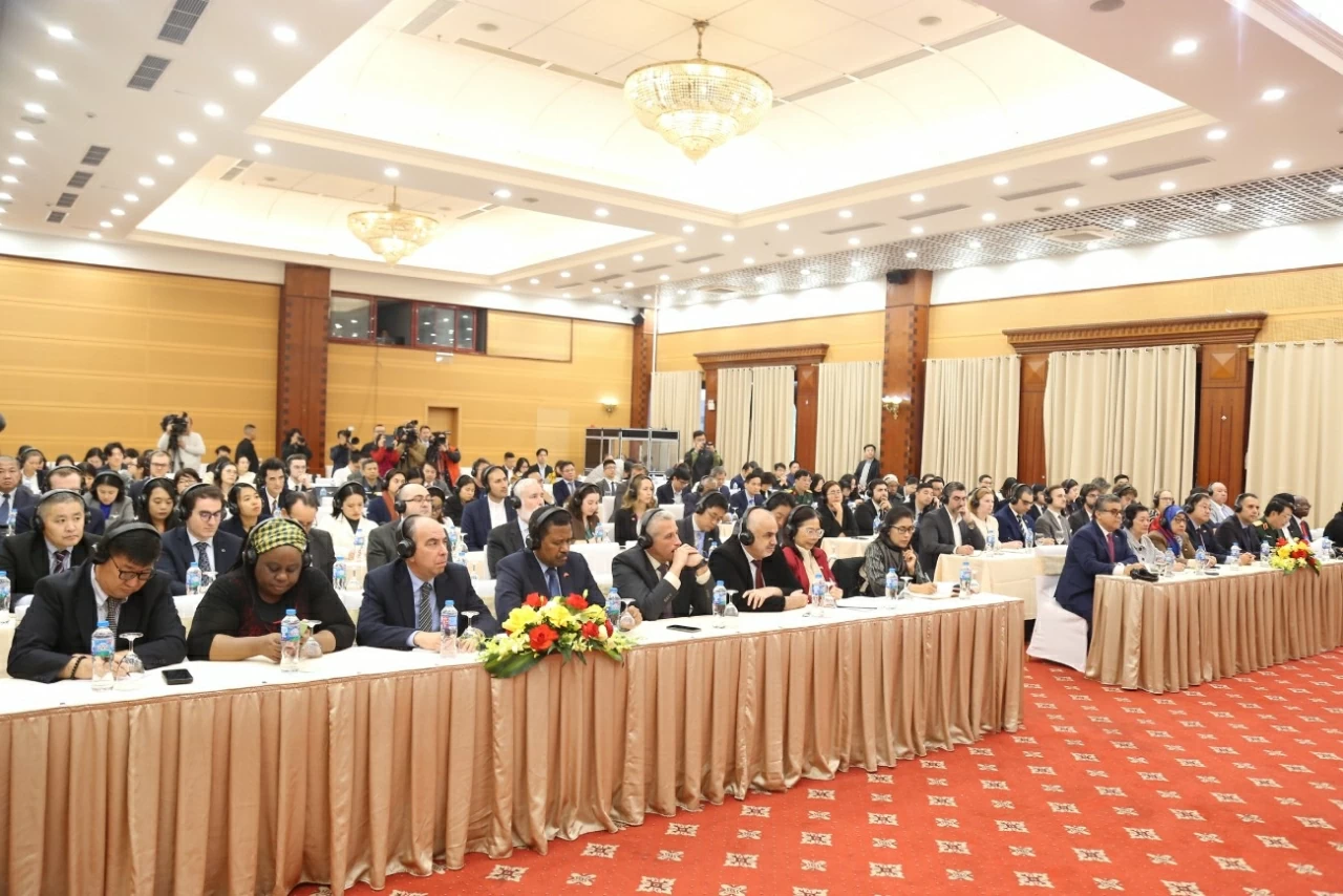 Buổi Thông báo có sự tham dự đông đủ của đại diện các cơ quan, tổ chức nước ngoài Buổi Thông báo có sự tham dự đông đủ của đại diện các cơ quan, tổ chức nước ngoài
