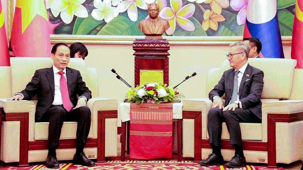 Đặc phái viên của Tổng Bí thư Tô Lâm, đồng chí Lê Hoài Trung, BTTWĐ, Bộ trưởng Ngoại giao sang chúc mừng Đại hội lần thứ XII Đảng NDCM Lào