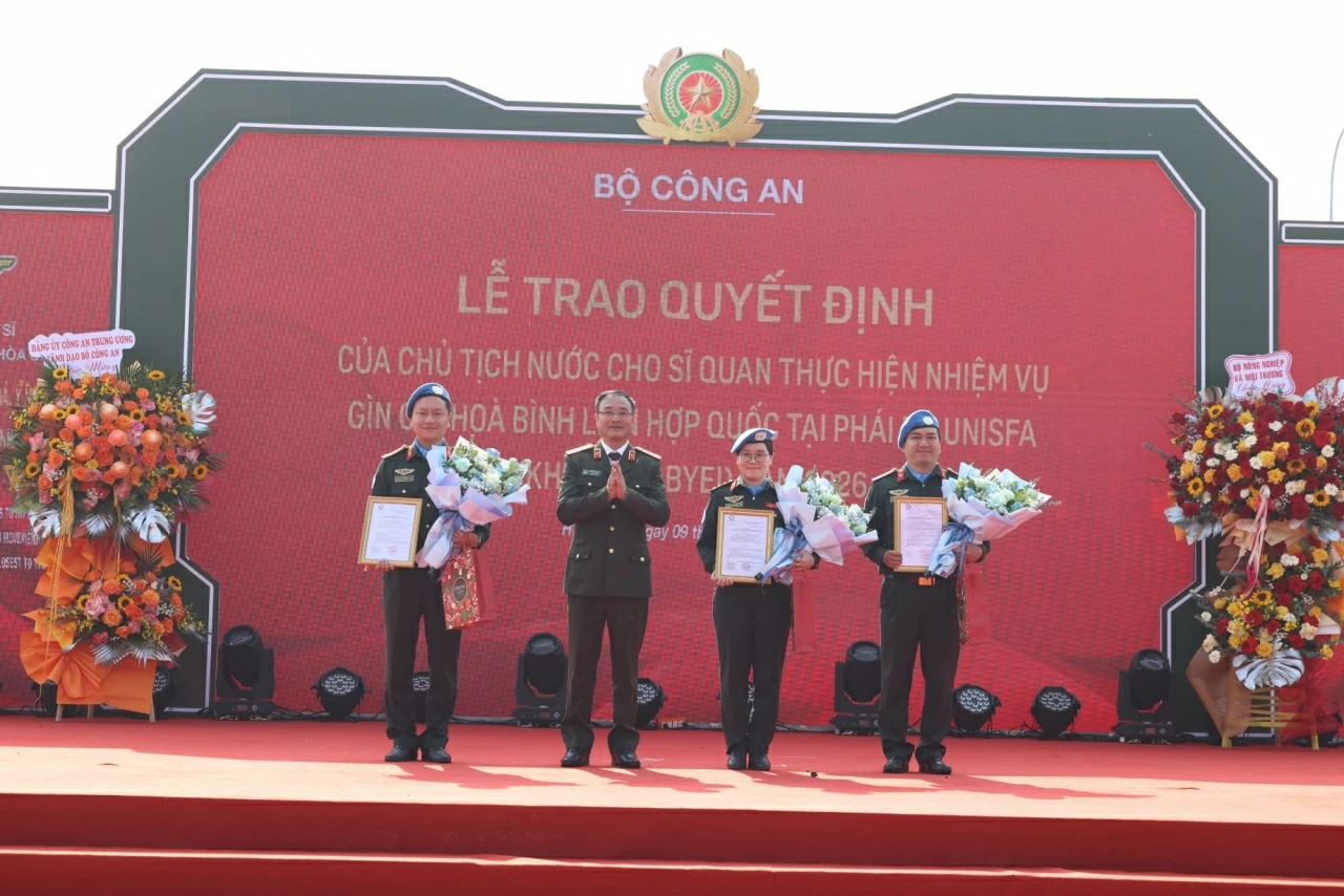 Trao quyết định của Chủ tịch nước cho 3 sĩ quan Công an nhân dân tham gia gìn giữ hòa bình Liên hợp quốc