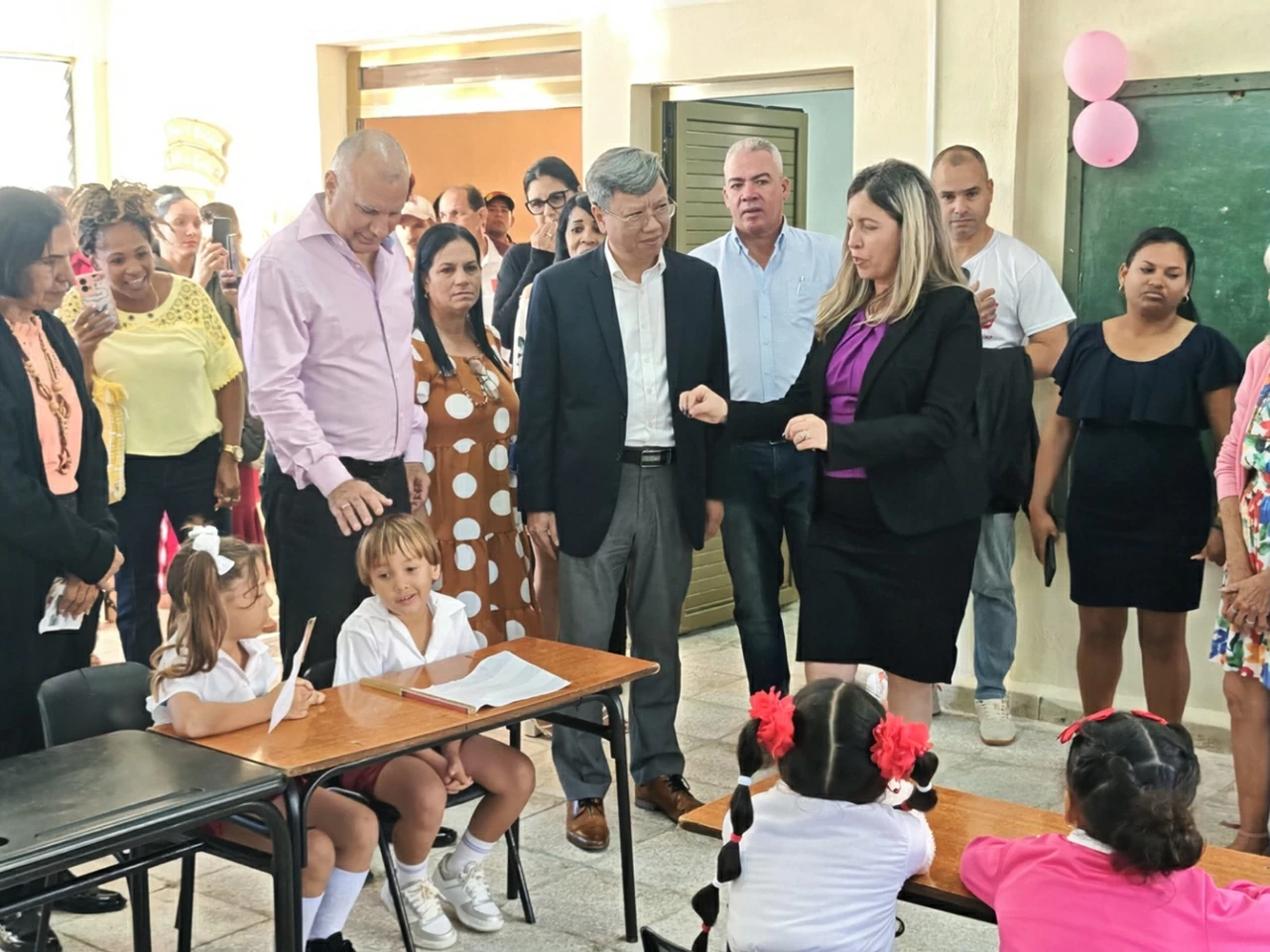 Khánh thành Trường Tiểu học do Việt Nam tại trợ tại làng Bến Tre, Cuba