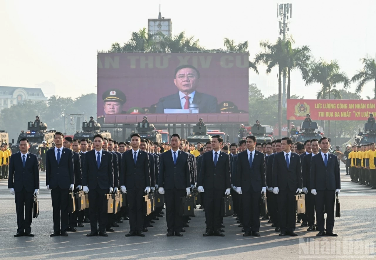 Thường trực Ban Bí thư Trần Cẩm Tú dự Lễ xuất quân bảo vệ an ninh trật tự phục vụ Đại hội XIV của Đảng