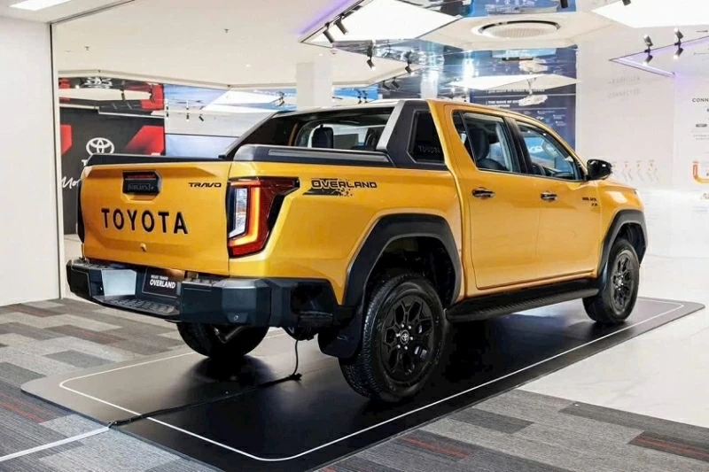 Toyota Hilux 2026 không đi theo hướng “lột xác” toàn diện mà tập trung vào việc làm mới các chi tiết nhằm tạo diện mạo.
