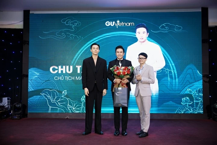 Á vương Manhunt International Vũ Linh và ca, nhạc sĩ Ssay Huỳnh về chung một nhà