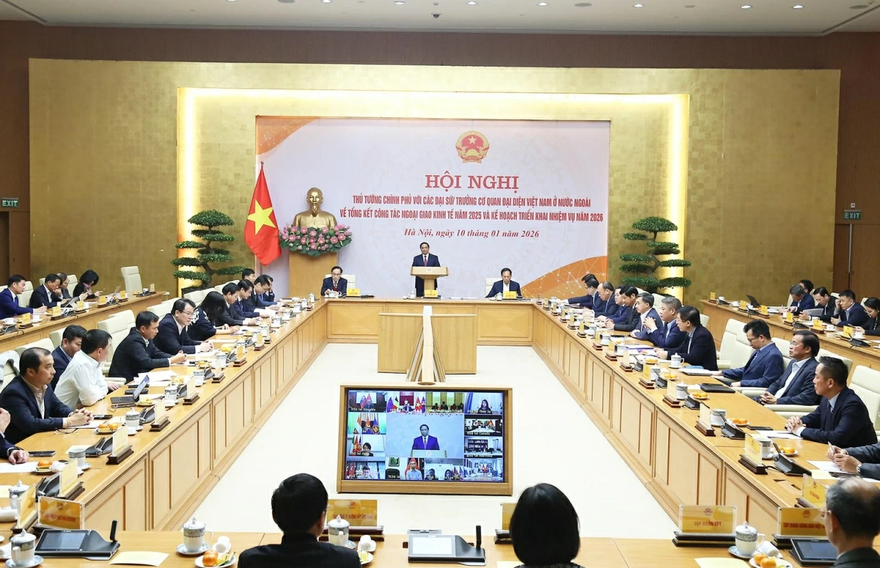 Hội nghị có sự tham dự có các Đại sứ, trưởng cơ quan đại diện Việt Nam ở nước ngoài và các tập đoàn doanh nghiệp trong nước. (Ảnh: Thành Long) Hội nghị có sự tham dự có các Đại sứ, trưởng cơ quan đại diện Việt Nam ở nước ngoài và các tập đoàn doanh nghiệp trong nước. (Ảnh: Thành Long)