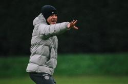 HLV Rosenior ra mắt ấn tượng, Chelsea giành chiến thắng vang dội