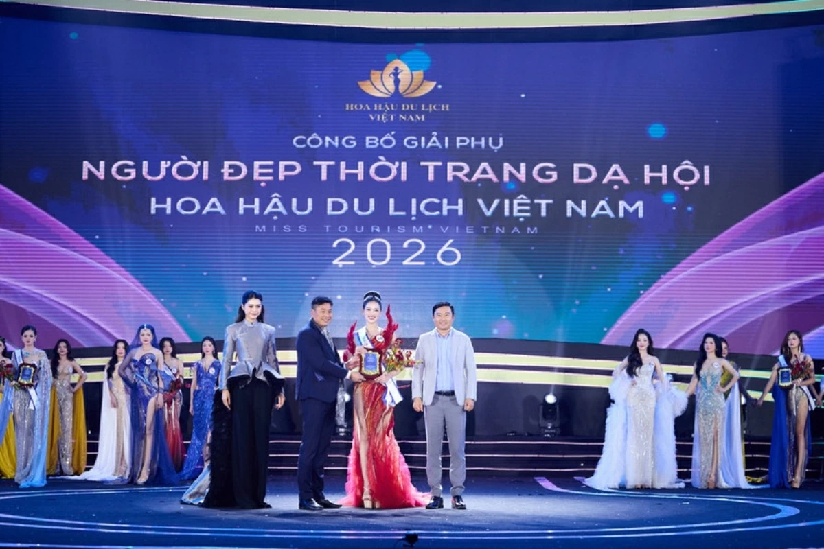 Nguyễn Phương Linh được trao giải phụ Chinh phục Ban giám khảo bởi phần ứng xử song ngữ xuất sắc, cô gái Hà Nội đăng quang Hoa hậu Du lịch Việt Nam 2026
