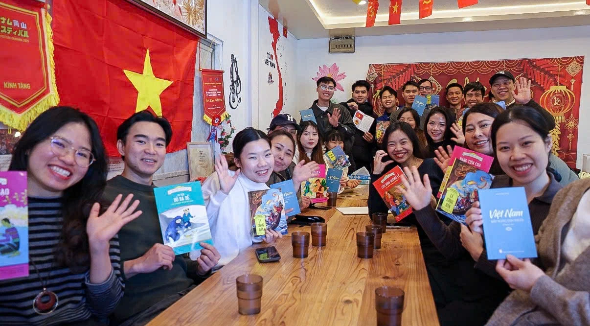 Các bạn trẻ tham dự Ngày hội đọc sách của cộng đồng người Việt tại Osaka. (Nguồn: LSQ Osaka) Các bạn trẻ tham dự Ngày hội đọc sách của cộng đồng người Việt tại Osaka. (Nguồn: LSQ Osaka)