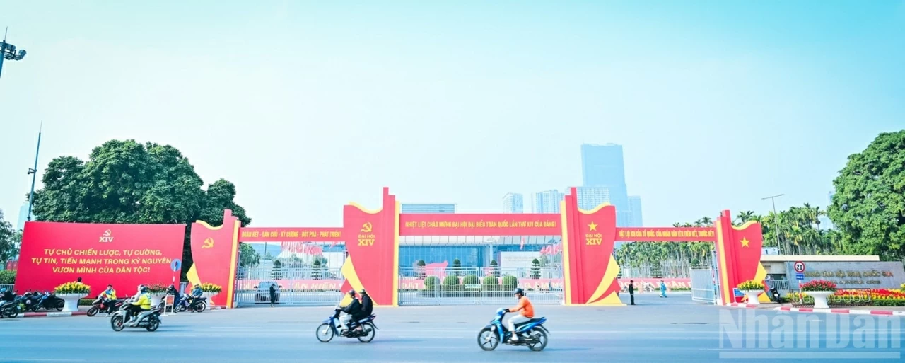 Thủ đô Hà Nội rực rỡ đón chào Đại hội XIV của Đảng