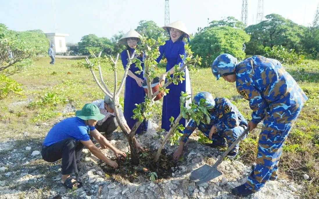 Quân và dân Trường Sa vững niềm tin tiền tiêu, hướng về Đại hội lần thứ XIV của Đảng Quân và dân Trường Sa vững niềm tin tiền tiêu, hướng về Đại hội lần thứ XIV của Đảng