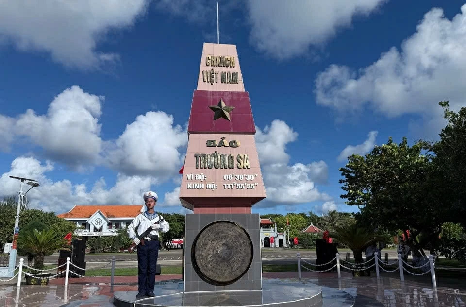 Quân và dân Trường Sa vững niềm tin tiền tiêu, hướng về Đại hội lần thứ XIV của Đảng Quân và dân Trường Sa vững niềm tin tiền tiêu, hướng về Đại hội lần thứ XIV của Đảng