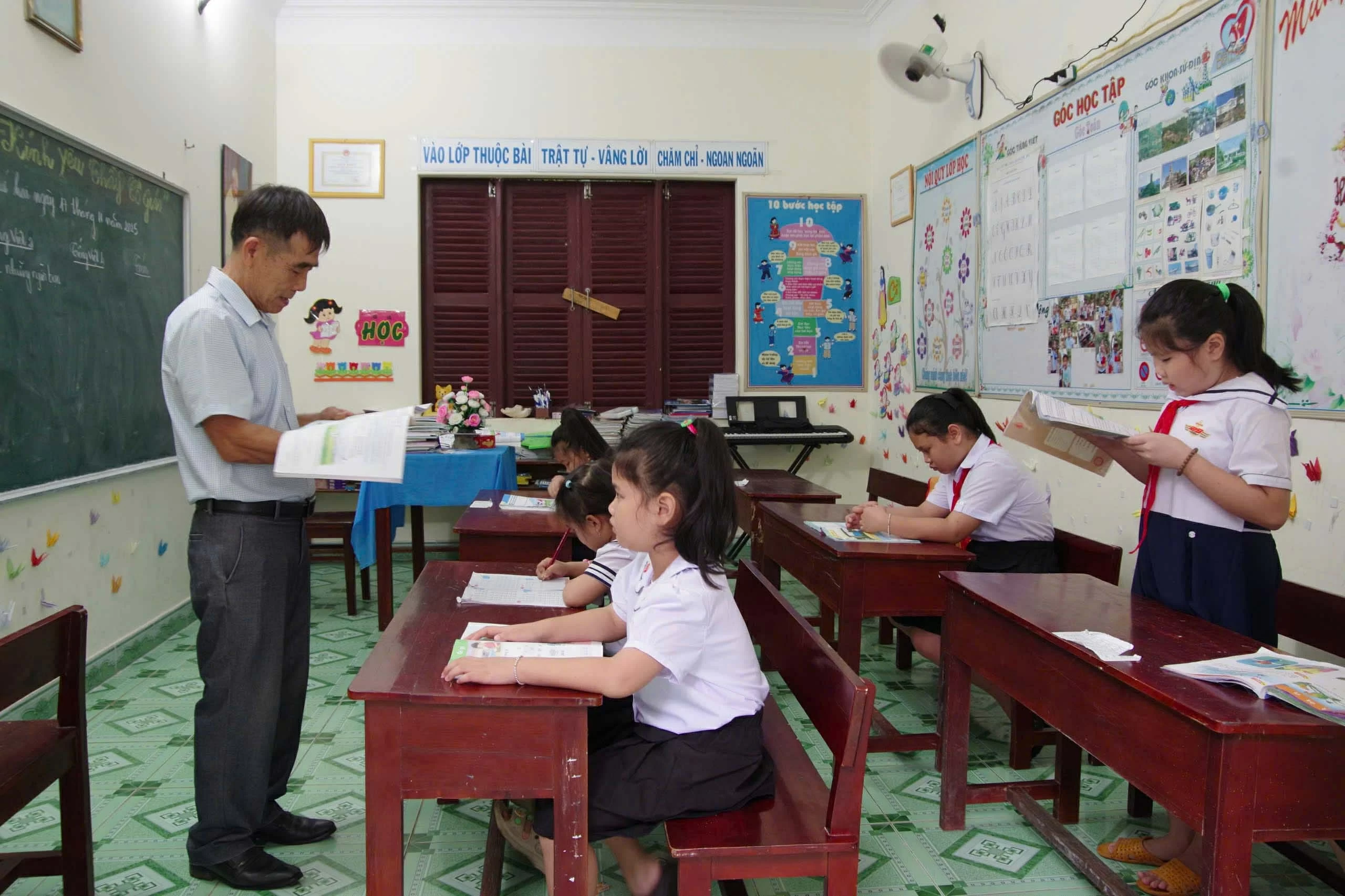 Quân và dân Trường Sa vững niềm tin tiền tiêu, hướng về Đại hội lần thứ XIV của Đảng Quân và dân Trường Sa vững niềm tin tiền tiêu, hướng về Đại hội lần thứ XIV của Đảng